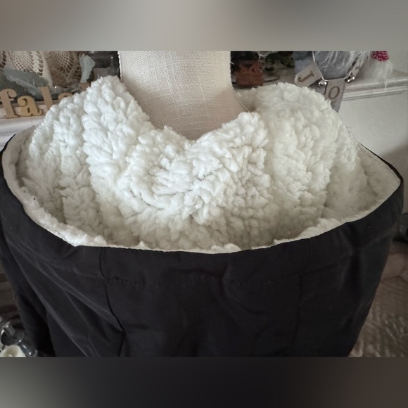 Linda Anderson Black Hooded Rain Jacket with Sherpa Lining. Size XXL - Picture 6 of 14